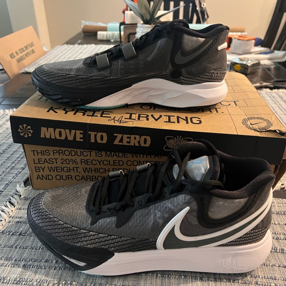Nike Kyrie 8, Men’s Size 11, New In Box, DJ6017-001